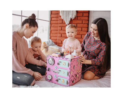 Развивающая игрушка Бизикуб Temple Group TG200132 30х30х30 см Розовый